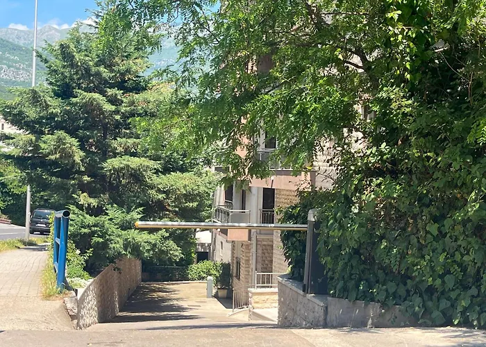 City Center Apartment With Private Parking