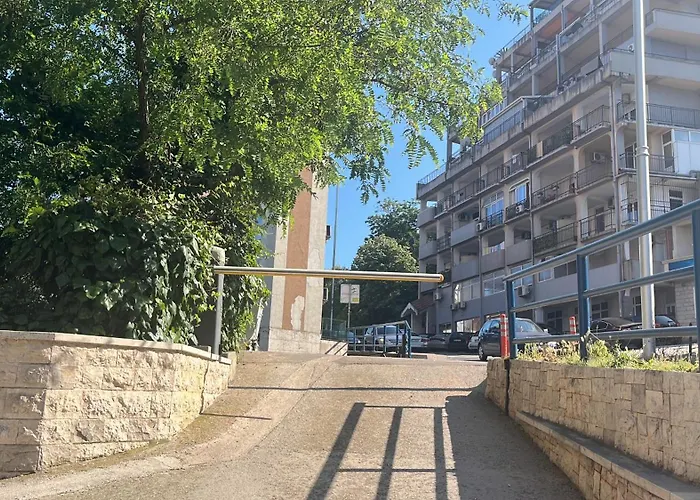 City Center Apartment With Private Parking