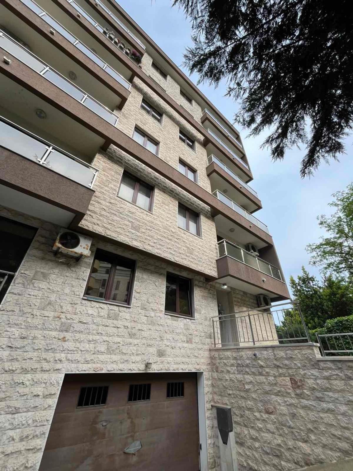 Center With Private Parking דירה *