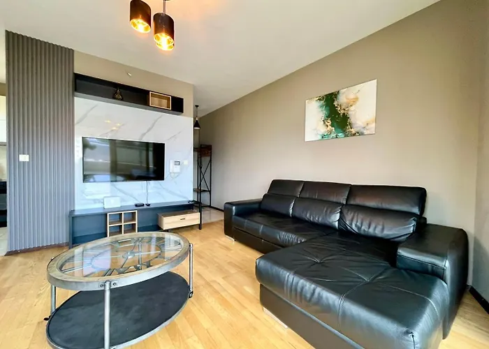 City Center Apartment With Private Parking