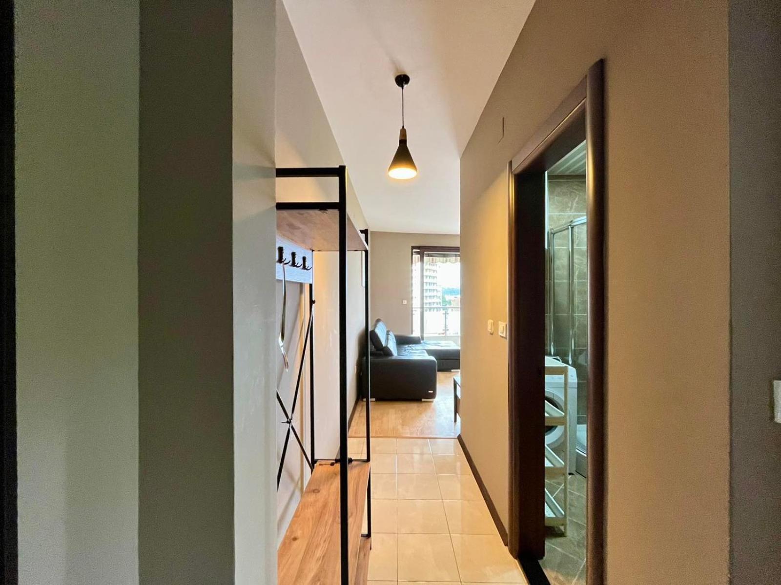 Apartment Center With Private Parking *